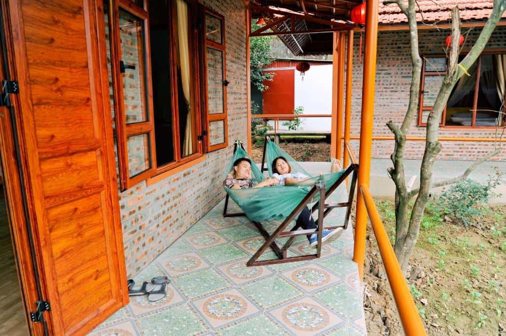 phong gia dinh view nui trang an lotus lake homestay ninh binh