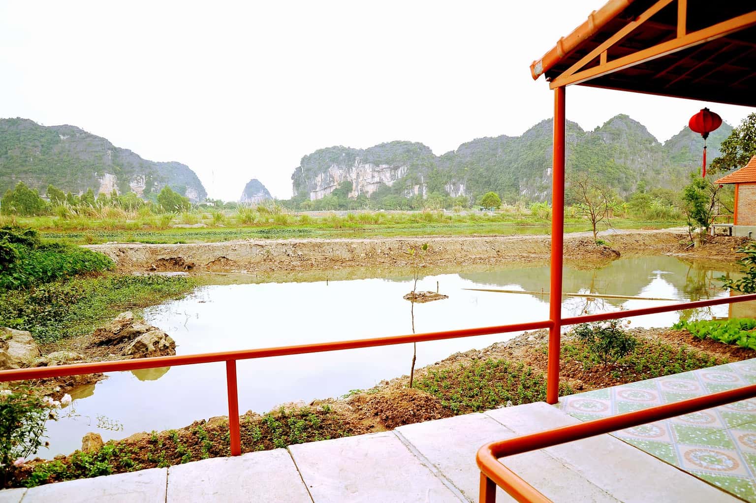 bungalow mat nuoc trang an lotus lake homestay ninh binh