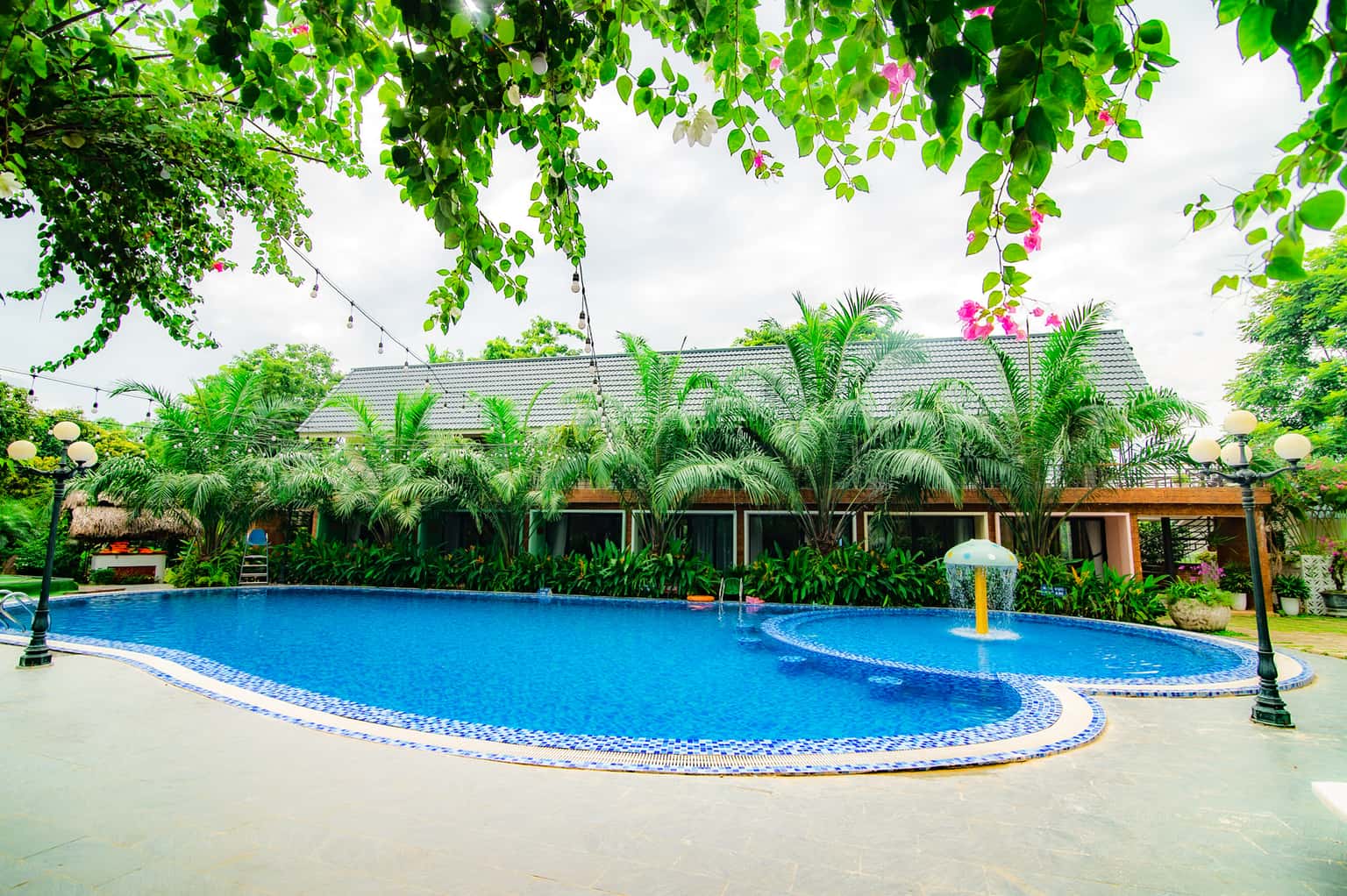 justfly anh chung may tropical villas ba vi