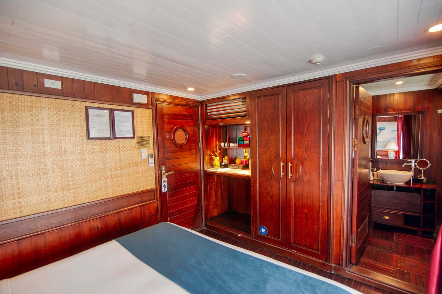 legend halong 1 cabin bhaya au co cruise ha long bay