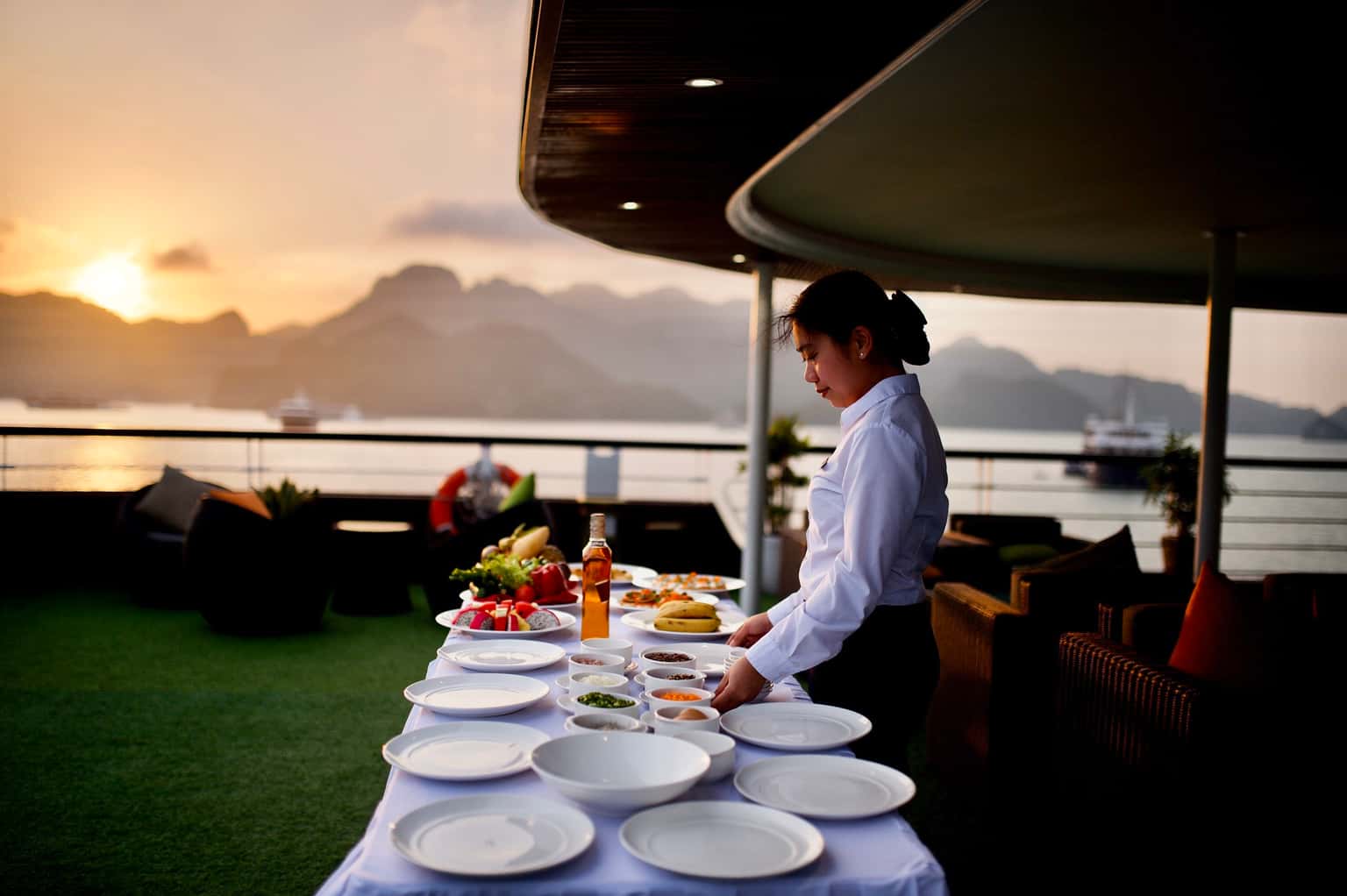 justfly le theatre cruise ha long