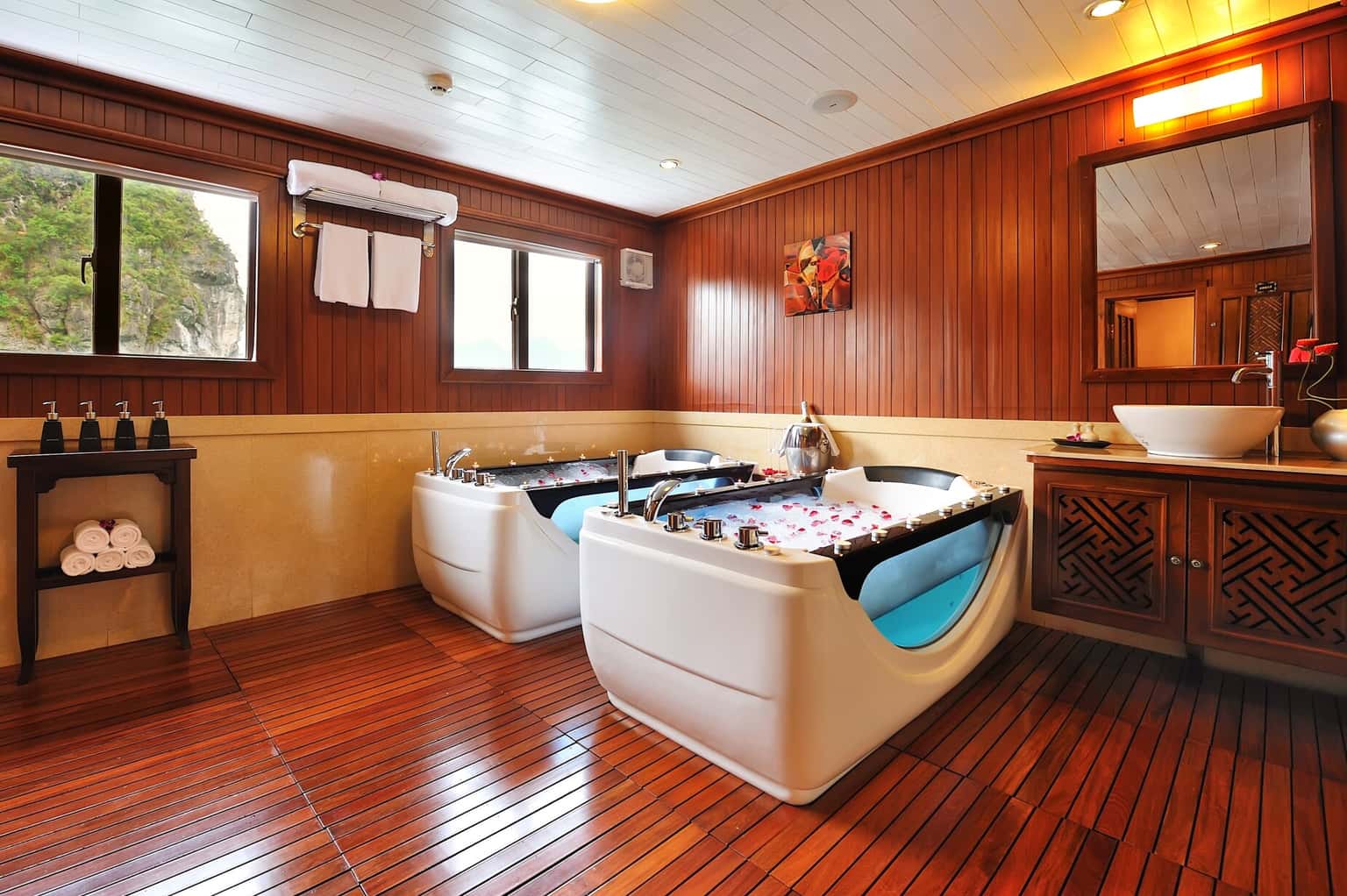 paradise peak cruise 8 cabins ha long