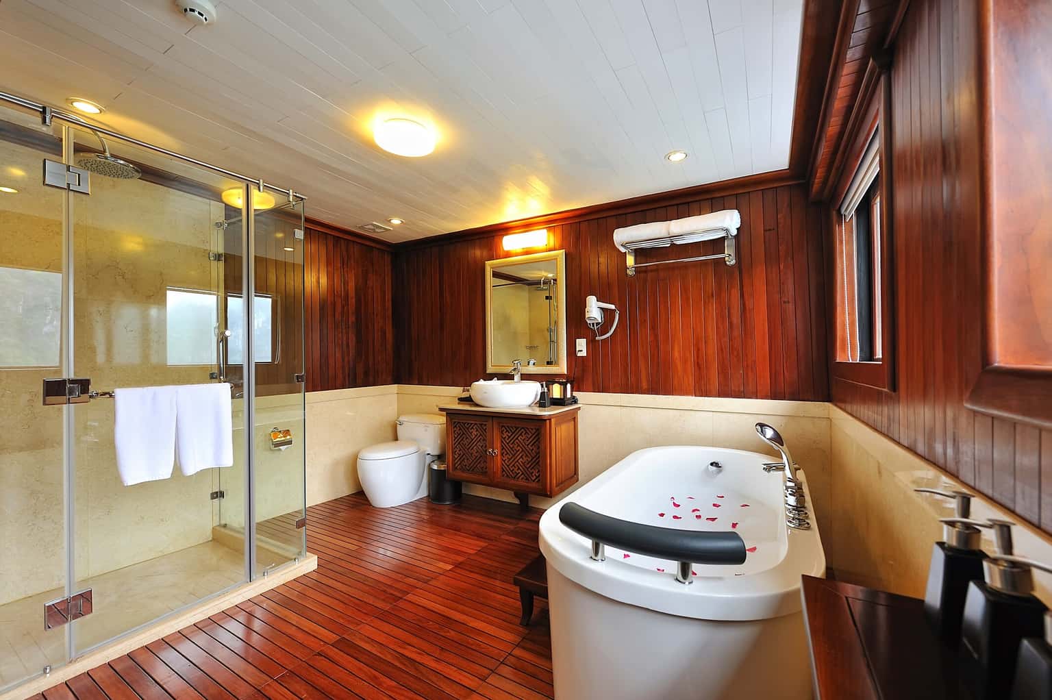 paradise peak cruise 8 cabins ha long