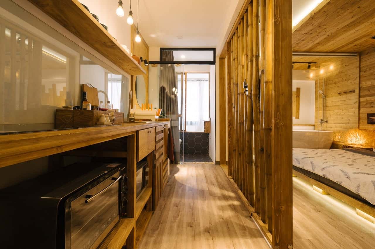 justfly-wood-and-white-room-hang-voi-lotus-homestay-ha-noi