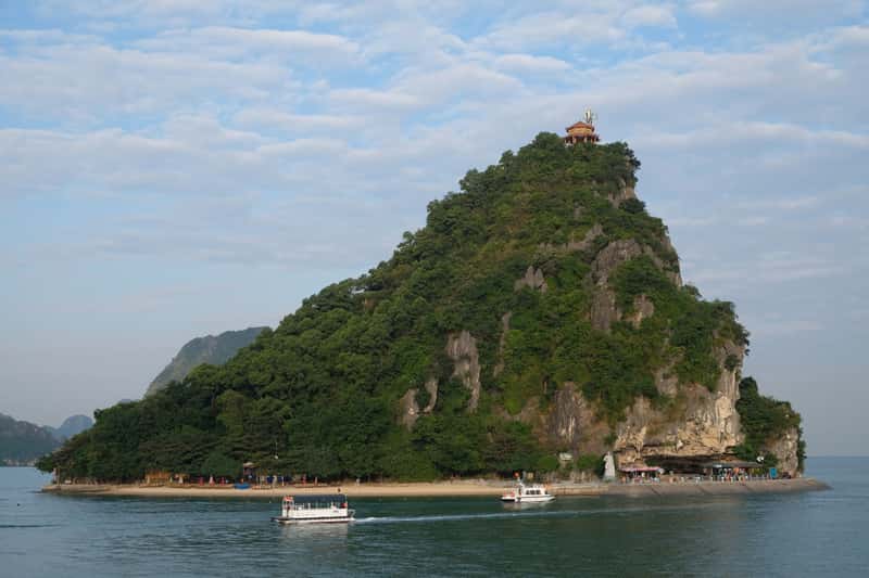 dao titop ha long