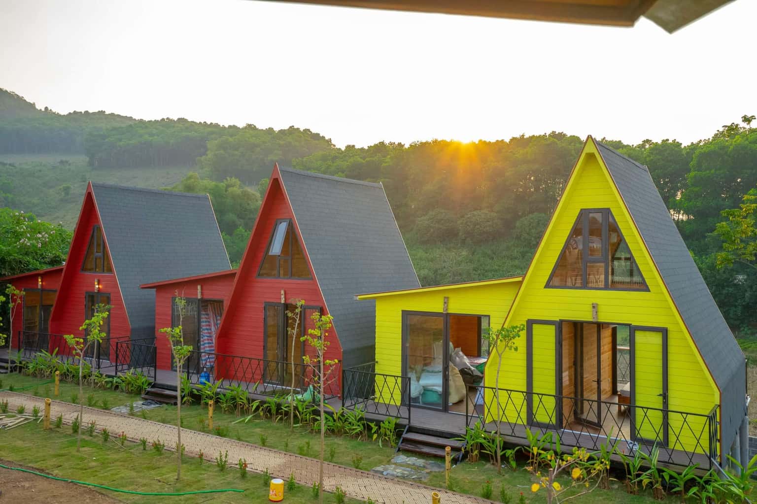 justfly khuon vien hoa ban homestay hoa binh