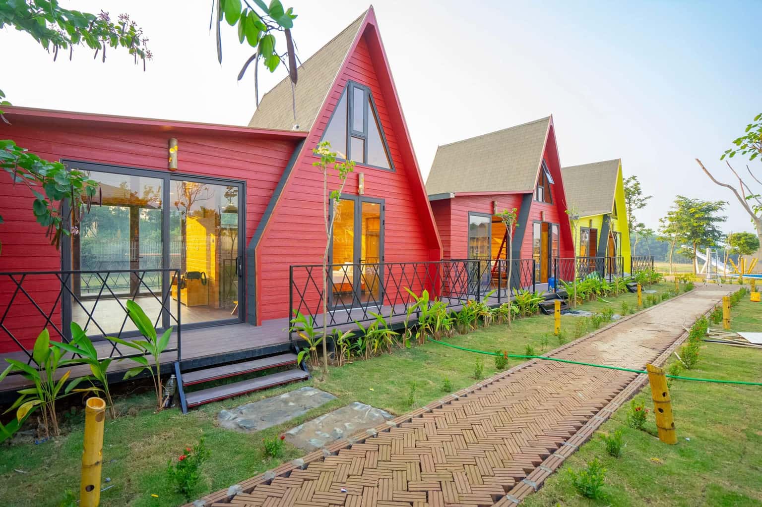 justfly khuon vien hoa ban homestay hoa binh