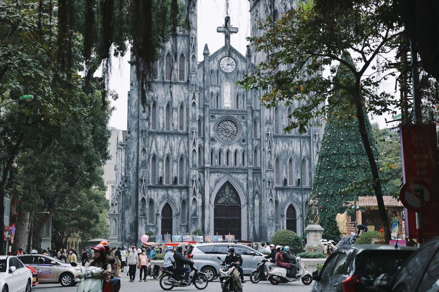 nha hat lon ha noi hoan kiem dia diem du lich ha noi atthan09
