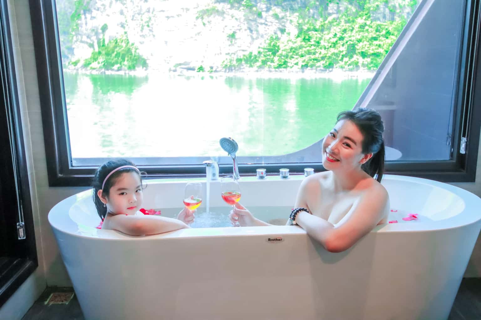 justfly le theatre cruise ha long