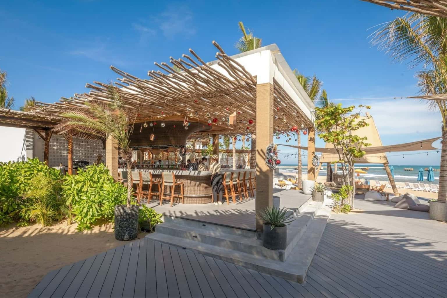 Aloha Beach Club — photo 4