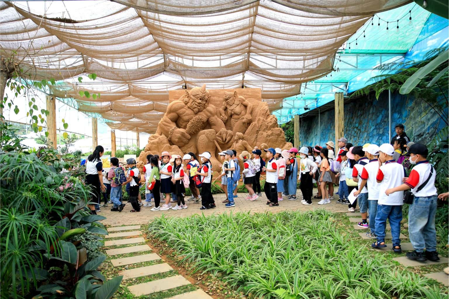 Vườn nhiệt đới khủng long Đà Lạt — ảnh 2