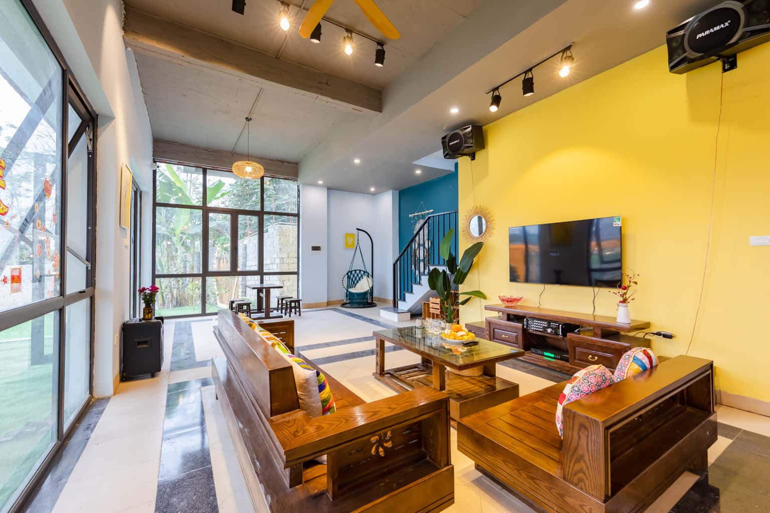 phong-khach-villa-vuon-dom-dom-homestay-ba-vi-ha-noi-04
