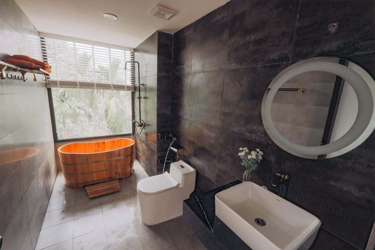 phong ve sinh lv house villa by de vuz homestay hoa binh 