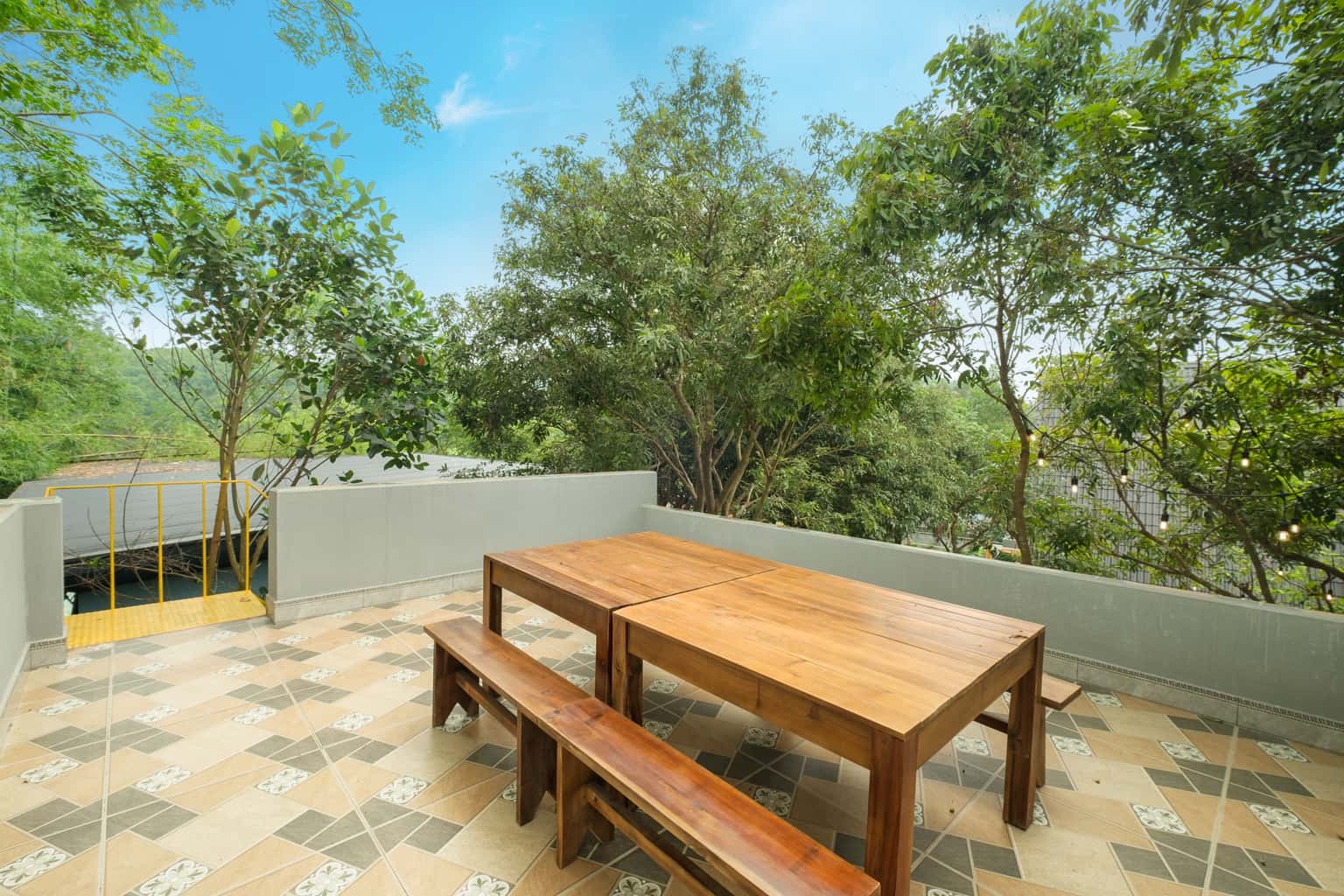 khuon vien den may trang gieng homestay hoa binh 