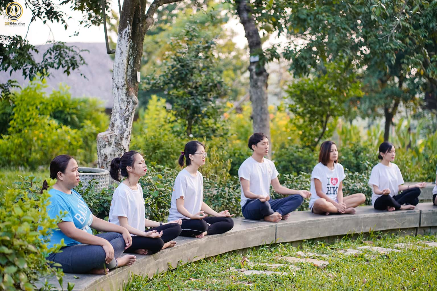 hoat dong tai tomodachi retreat lang mit