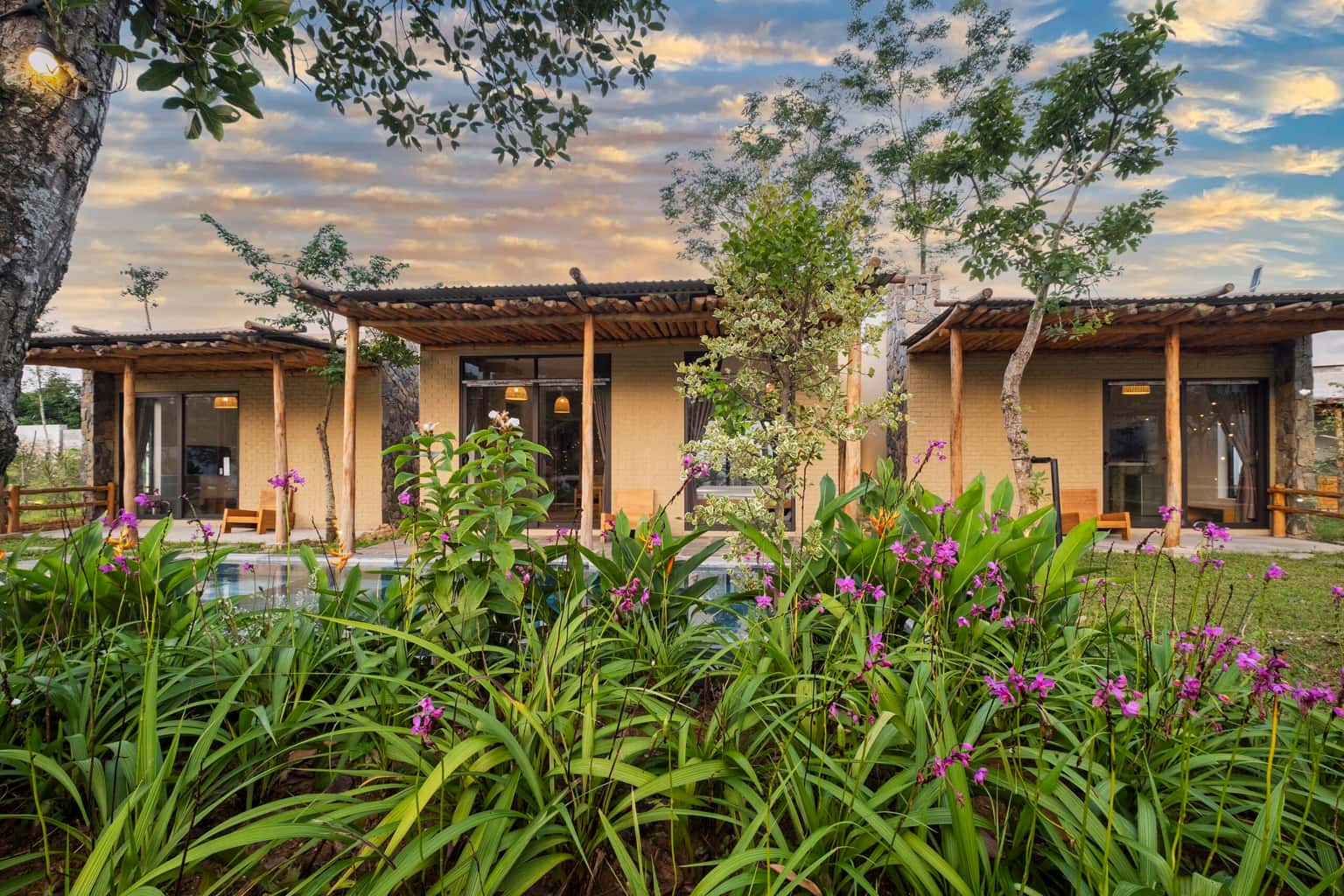 bungalow pond wynn moutain homestay ba vi