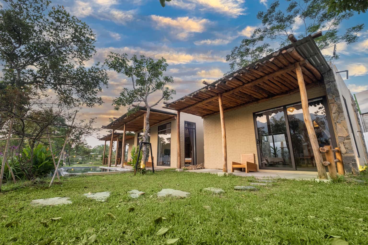 bungalow pond wynn moutain homestay ba vi