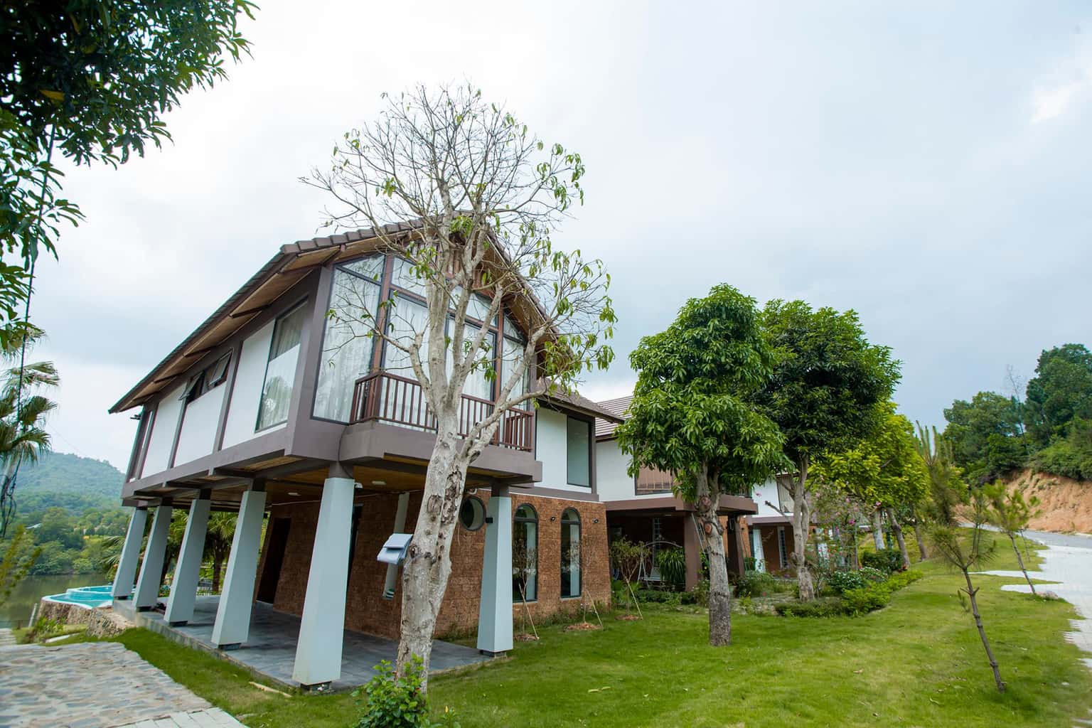 khuon vien thang may village ba vi