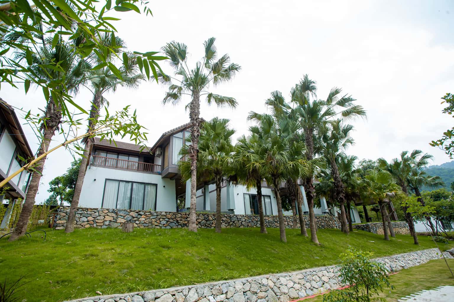khuon vien thang may village ba vi