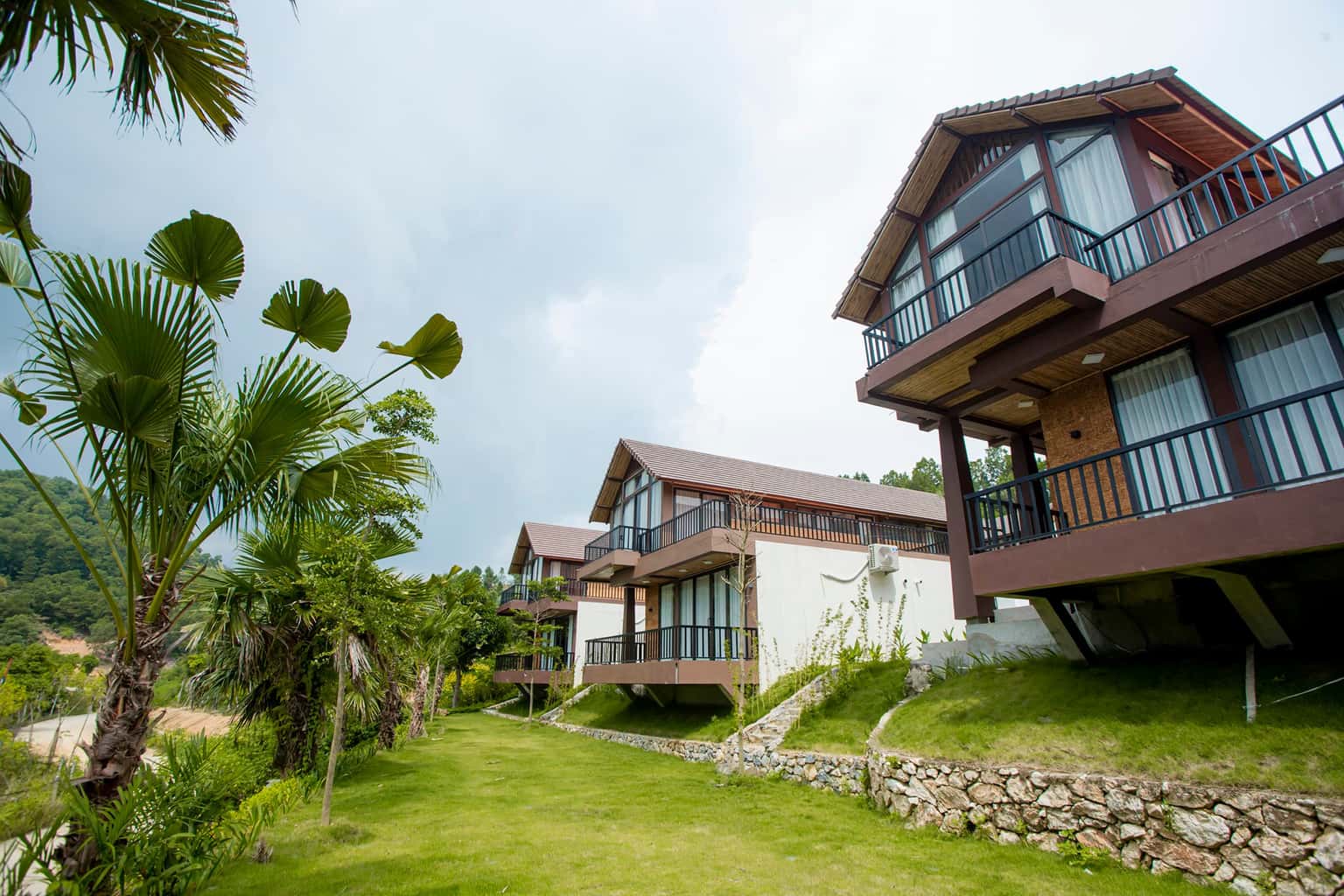 khuon vien thang may village ba vi