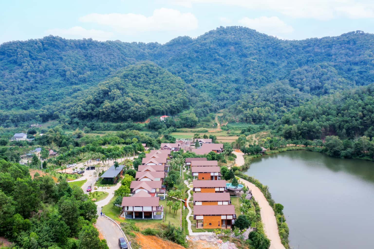khuon vien thang may village ba vi