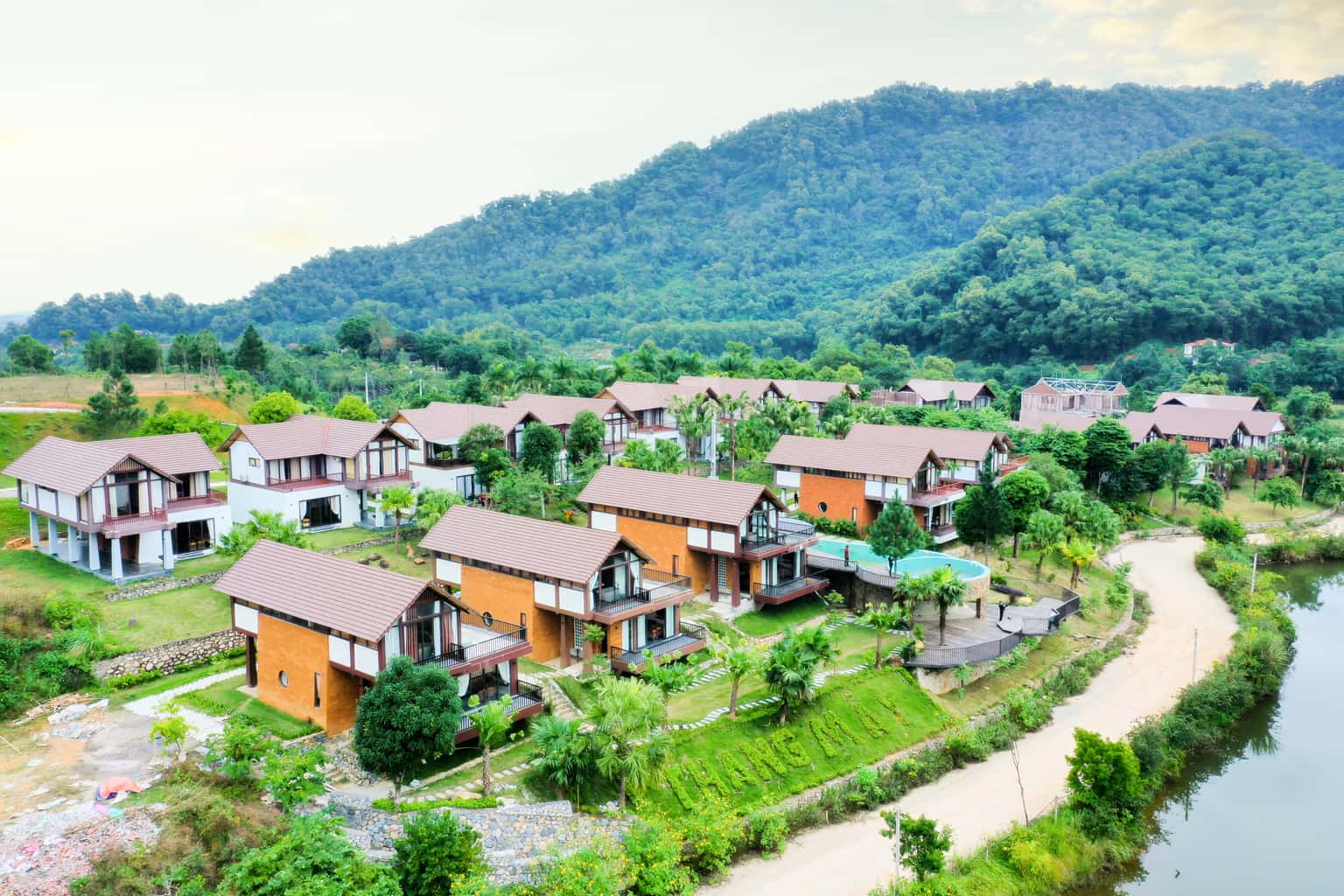 khuon vien thang may village ba vi