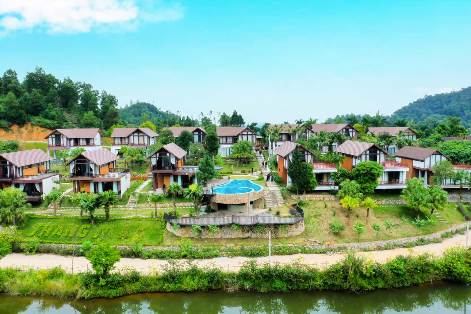 khuon vien thang may village ba vi