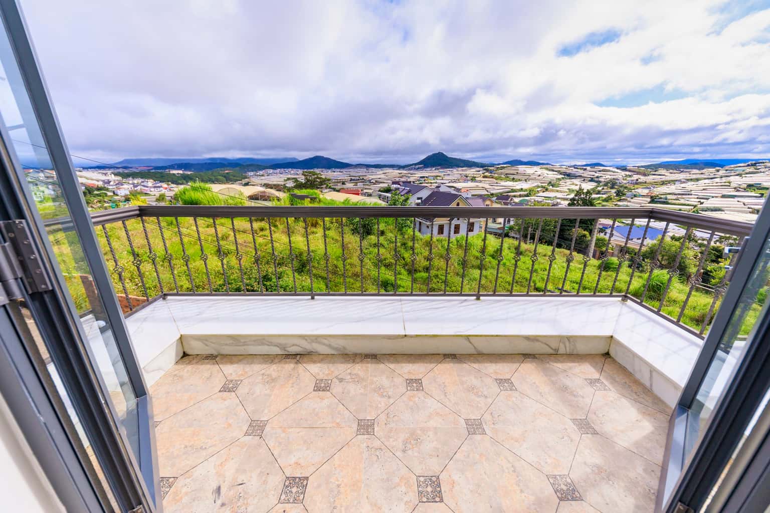 justfly urban villa da lat