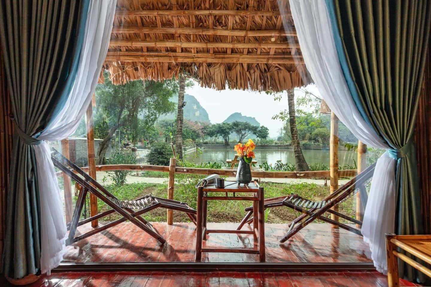 justfly bungalow lake view twin ans eco garden ninh binh