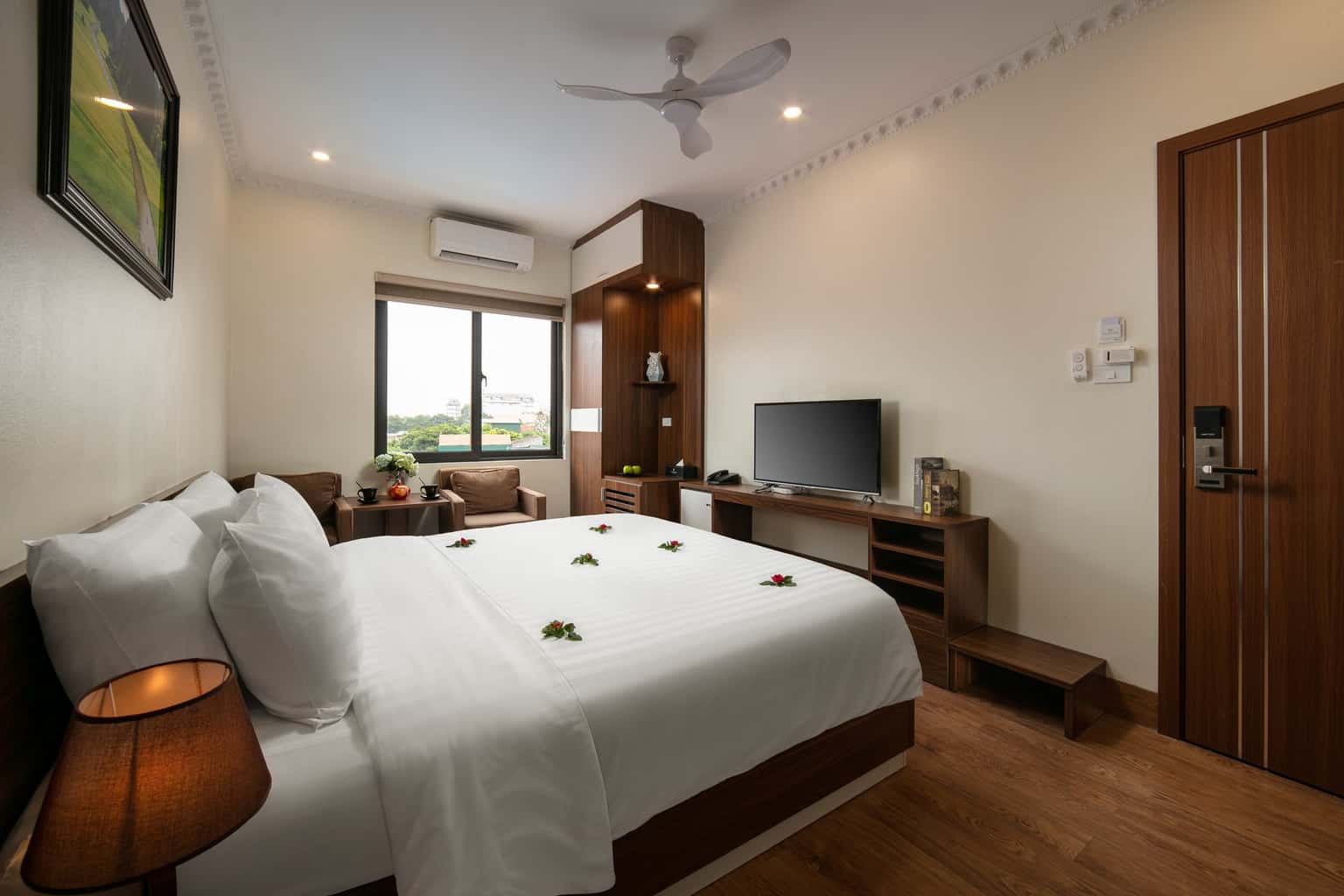 justfly deluxe double pool view tam coc holiday hotel & villa ninh binh