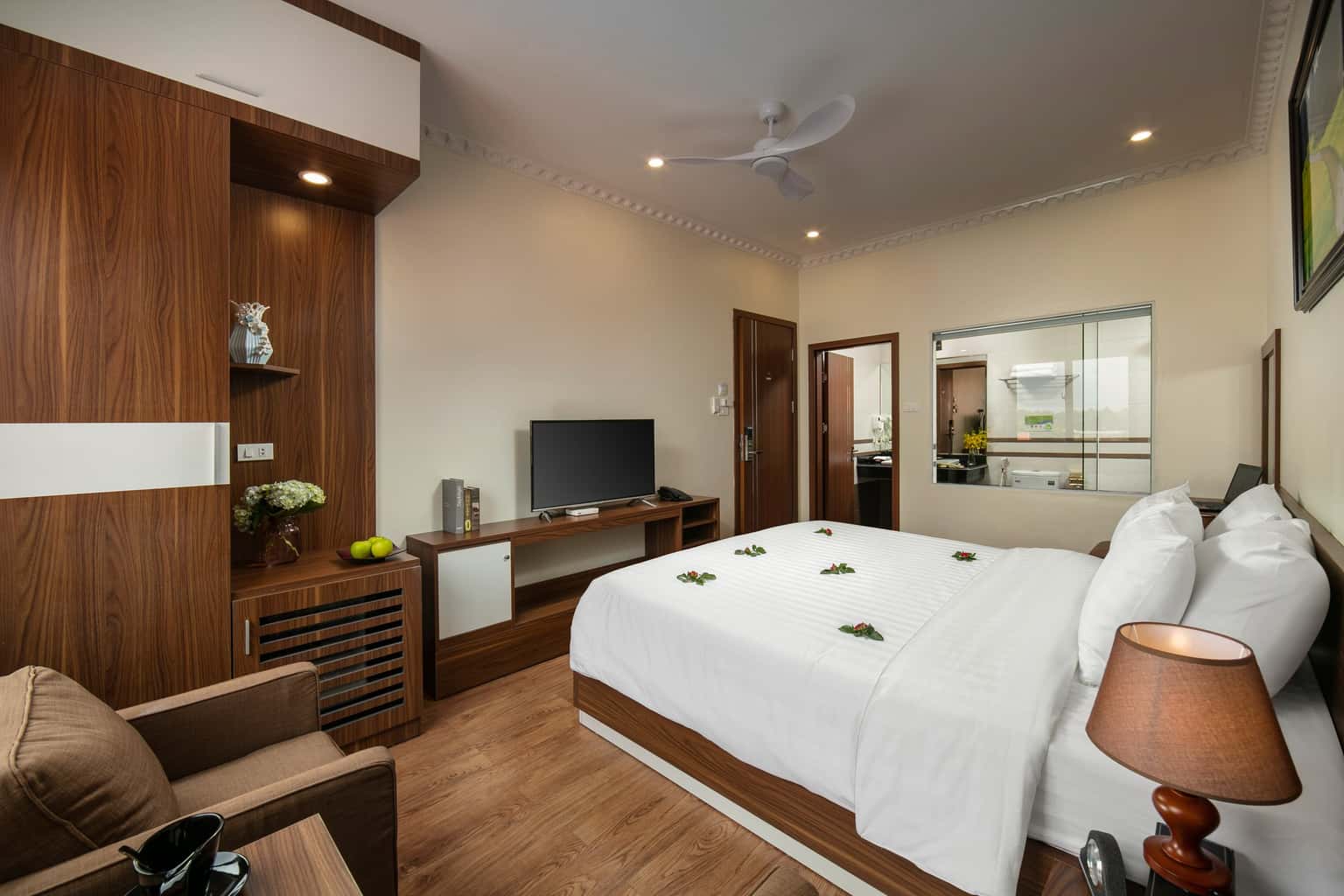 justfly deluxe double pool view tam coc holiday hotel & villa ninh binh