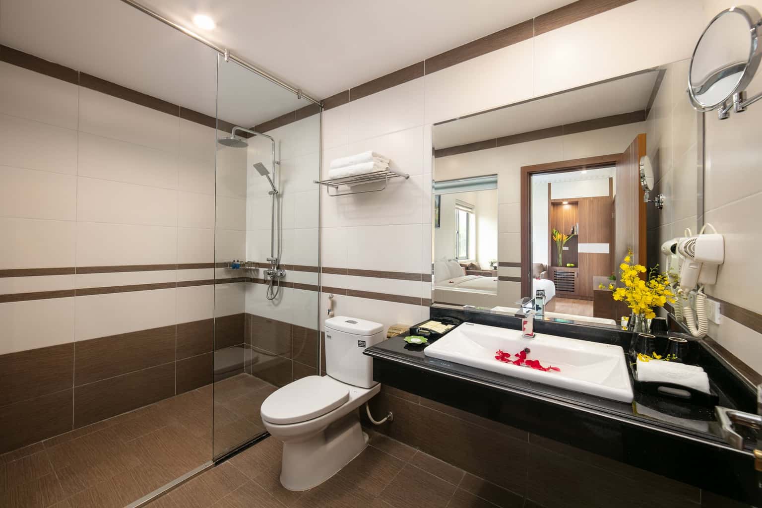 justfly deluxe double mountain view tam coc holiday hotel & villa ninh binh