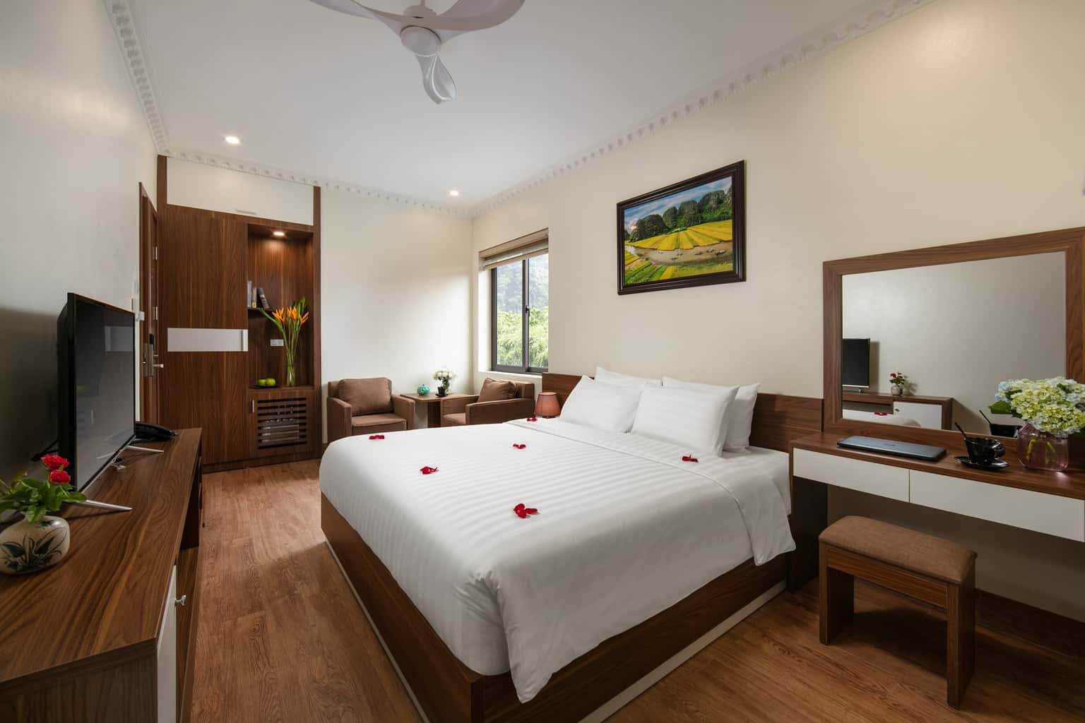 justfly deluxe double mountain view tam coc holiday hotel & villa ninh binh