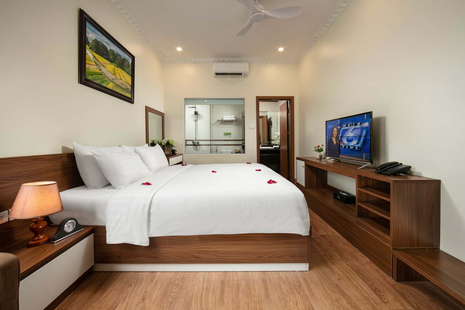 justfly deluxe double mountain view tam coc holiday hotel & villa ninh binh