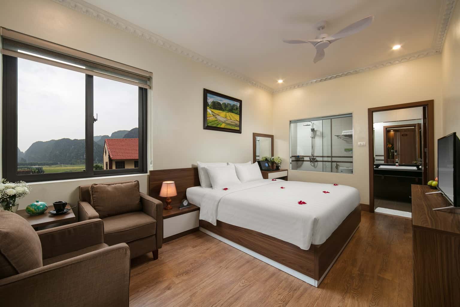 justfly deluxe double mountain view tam coc holiday hotel & villa ninh binh