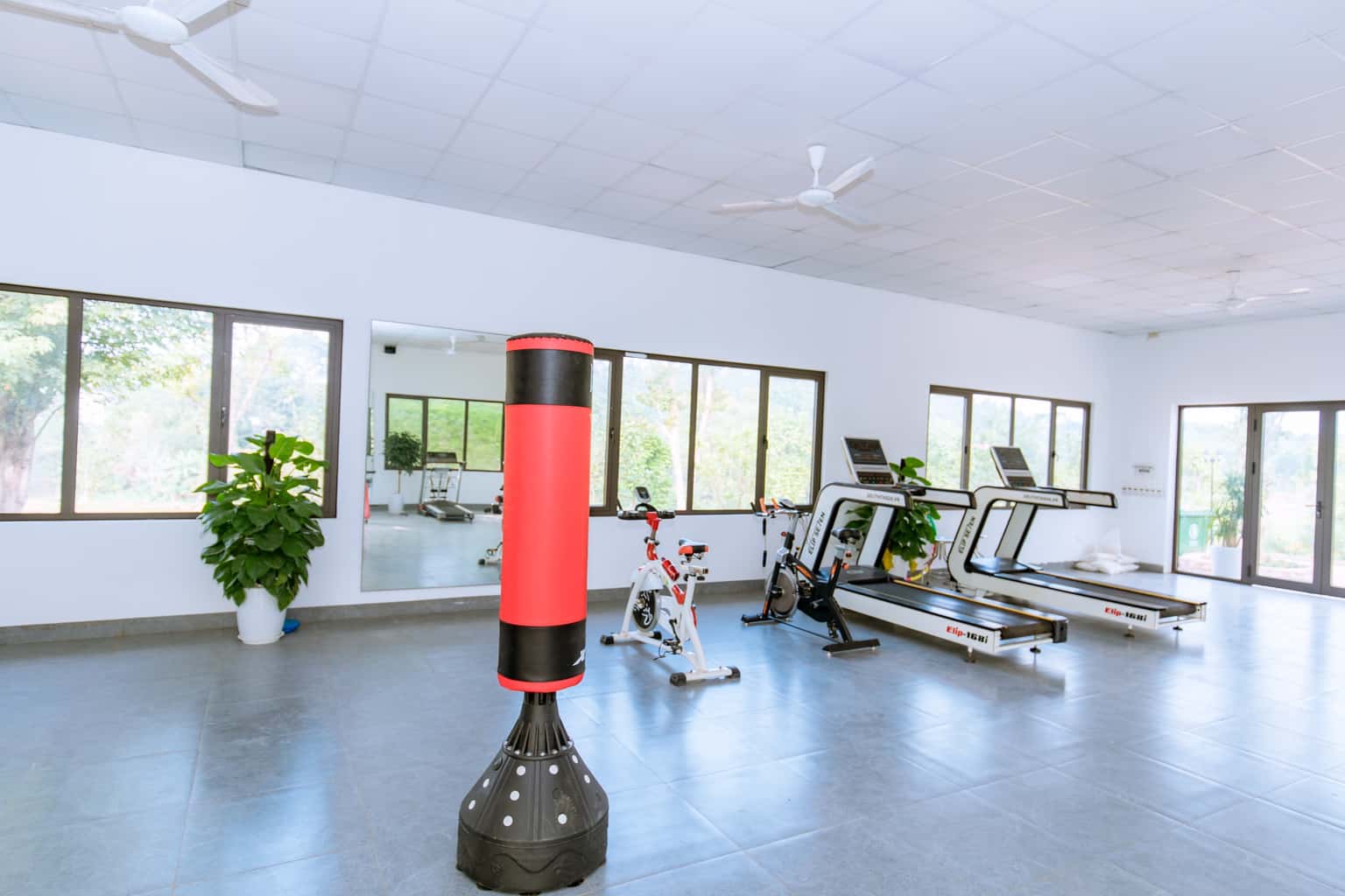 justfly phong tap gym glory resort son tay 