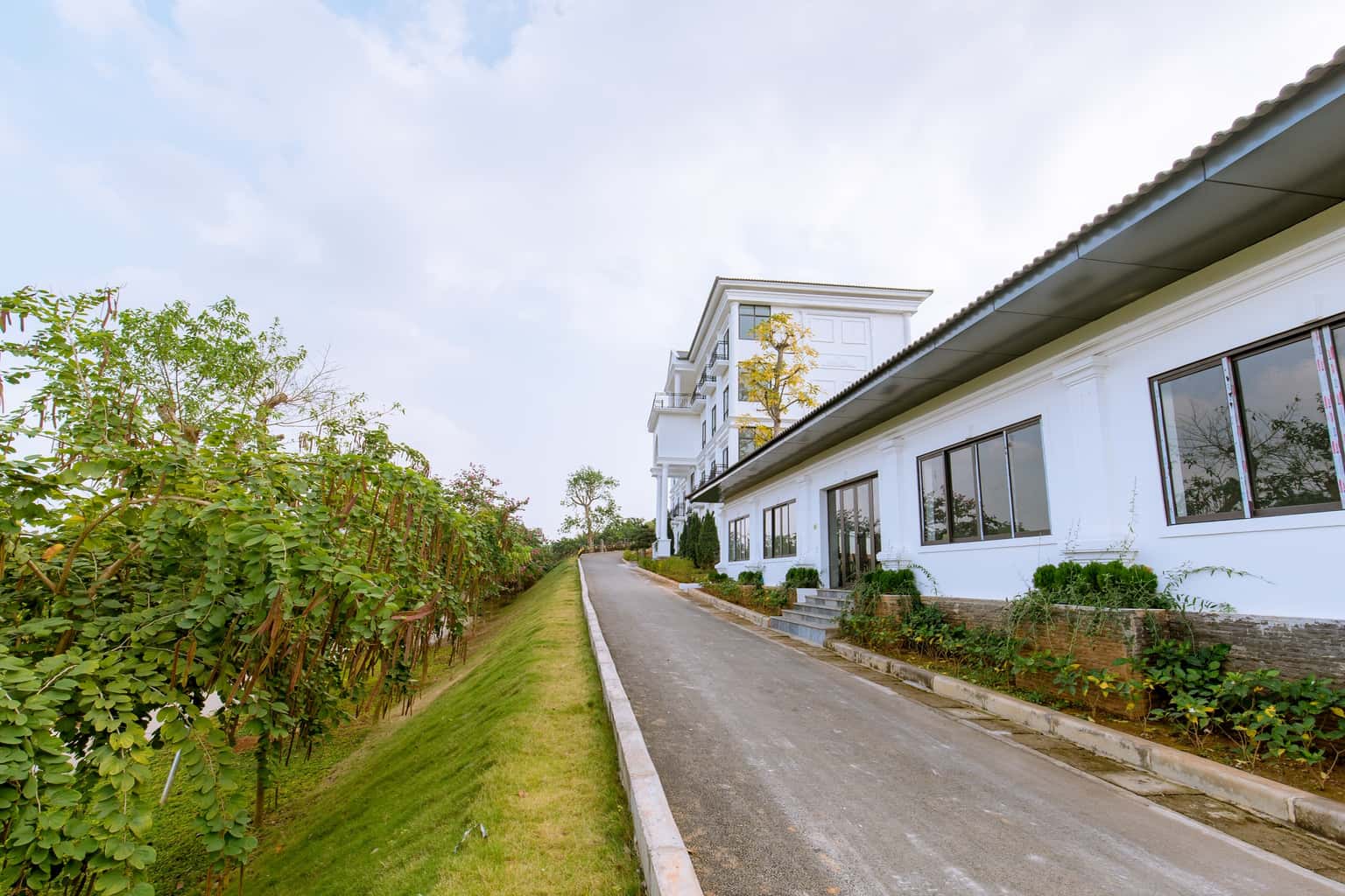 justfly toa nha home garden glory resort son tay