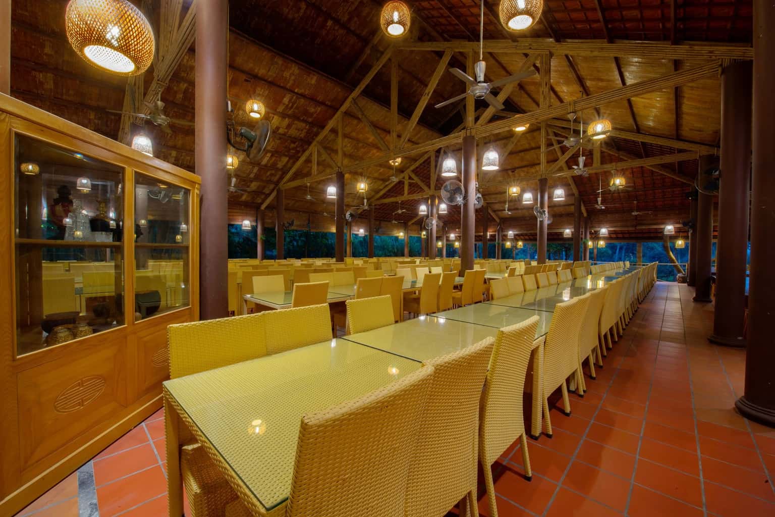 justfly nha hang thao vien resort