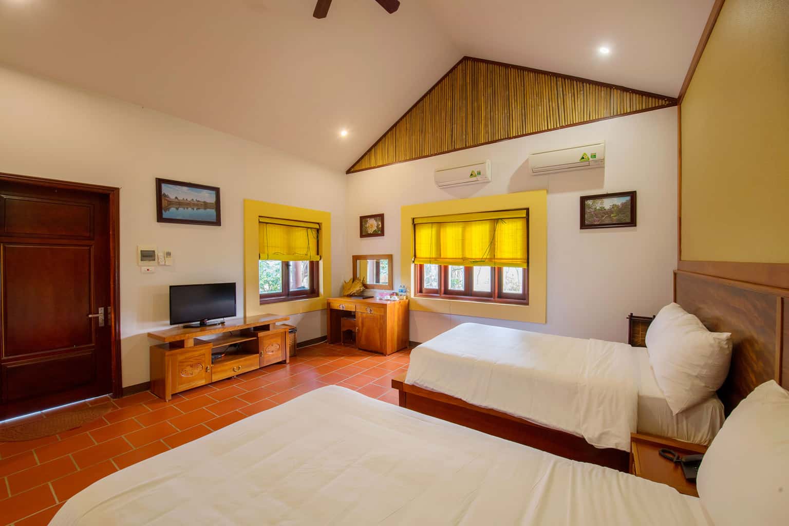 justfly xom doi thao vien resort