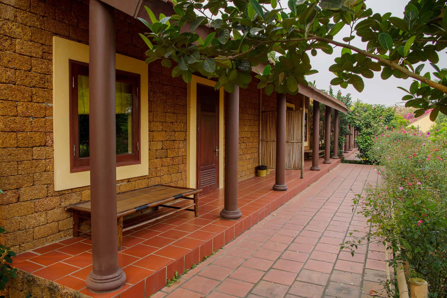 justfly xom doi thao vien resort
