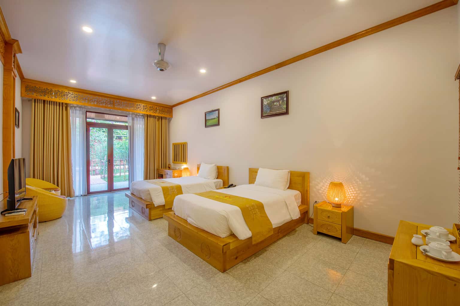 justfly xom vuon hong thao vien resort