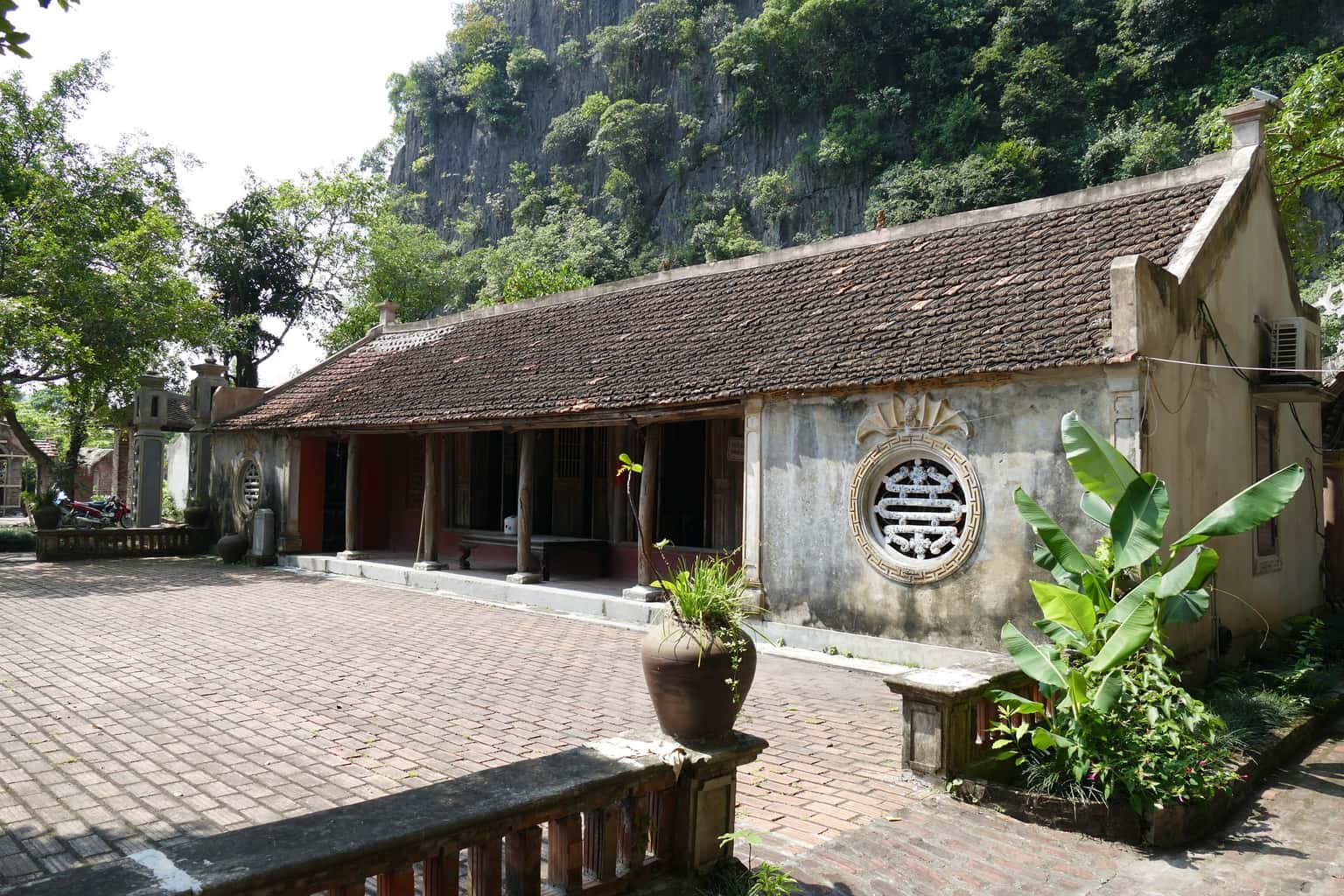 co vien lau dia diem du lich ninh binh attnib15