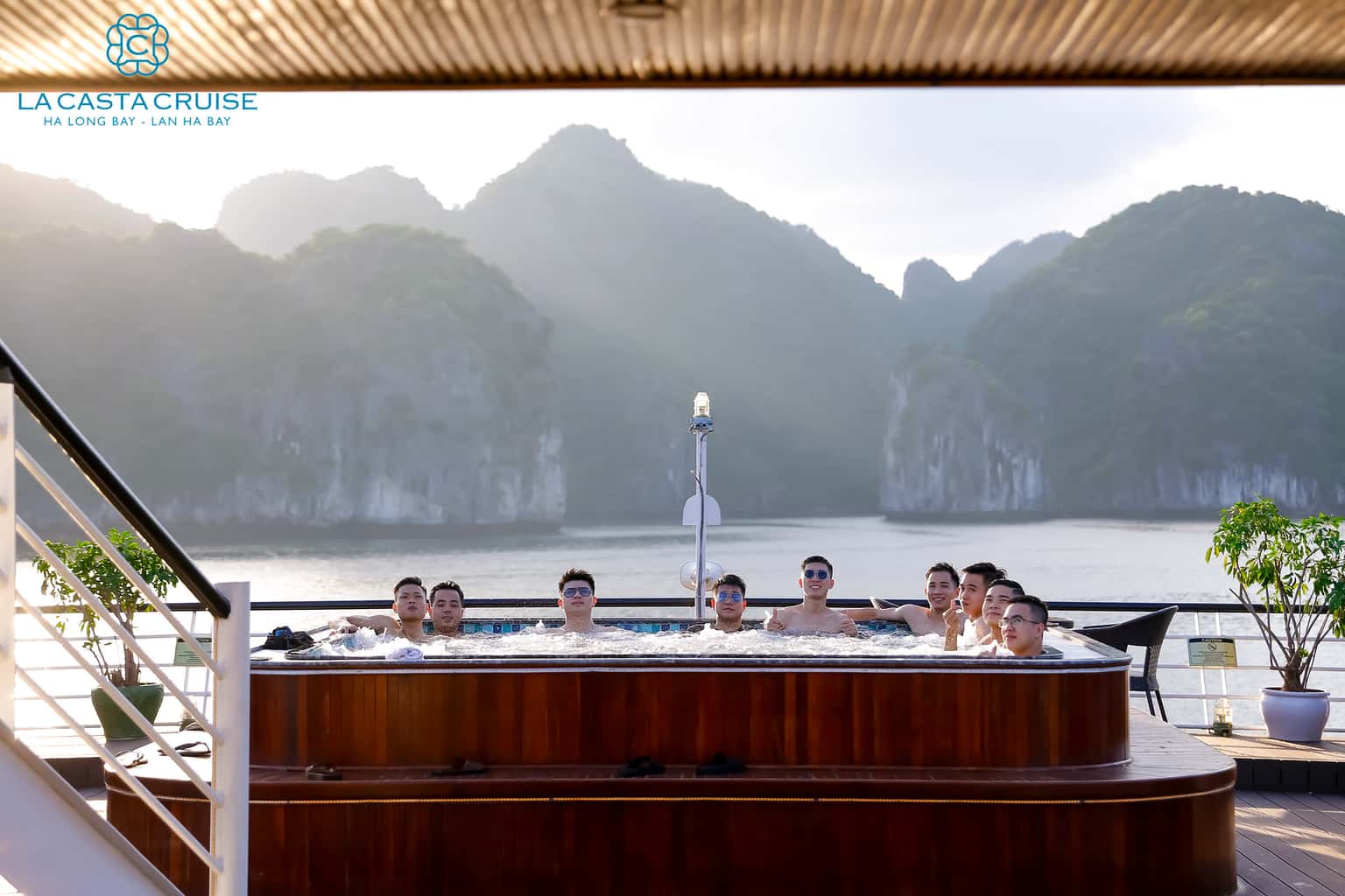 junior suite la casta 22 cabin ha long