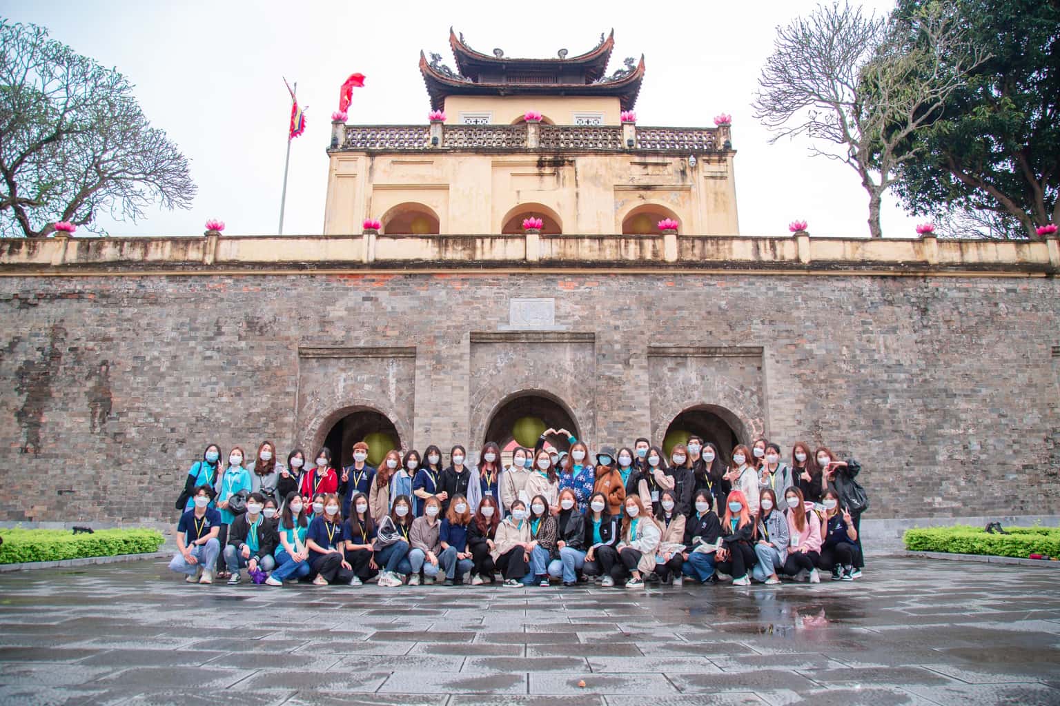 hop on hop off bus tour hanoi