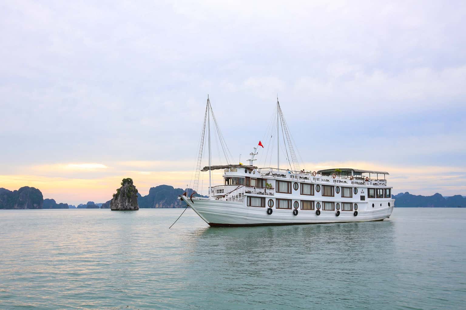 oriental sails cruise ha long bay
