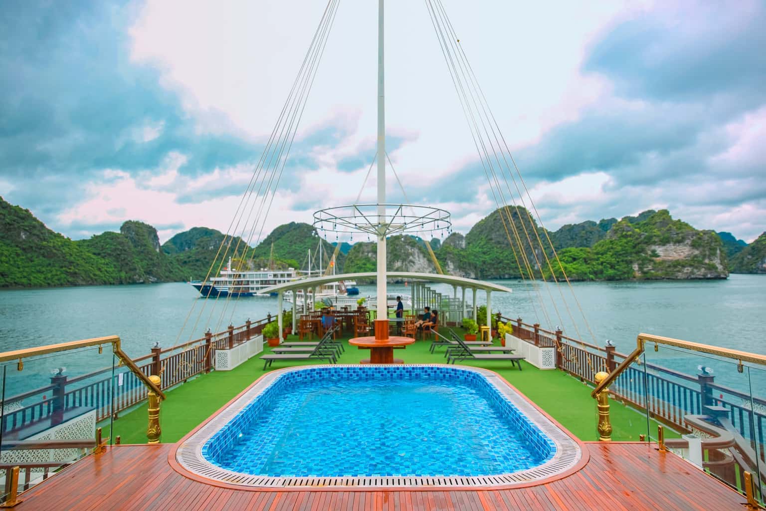 du thuyen calypso cruise oriental ha long bay