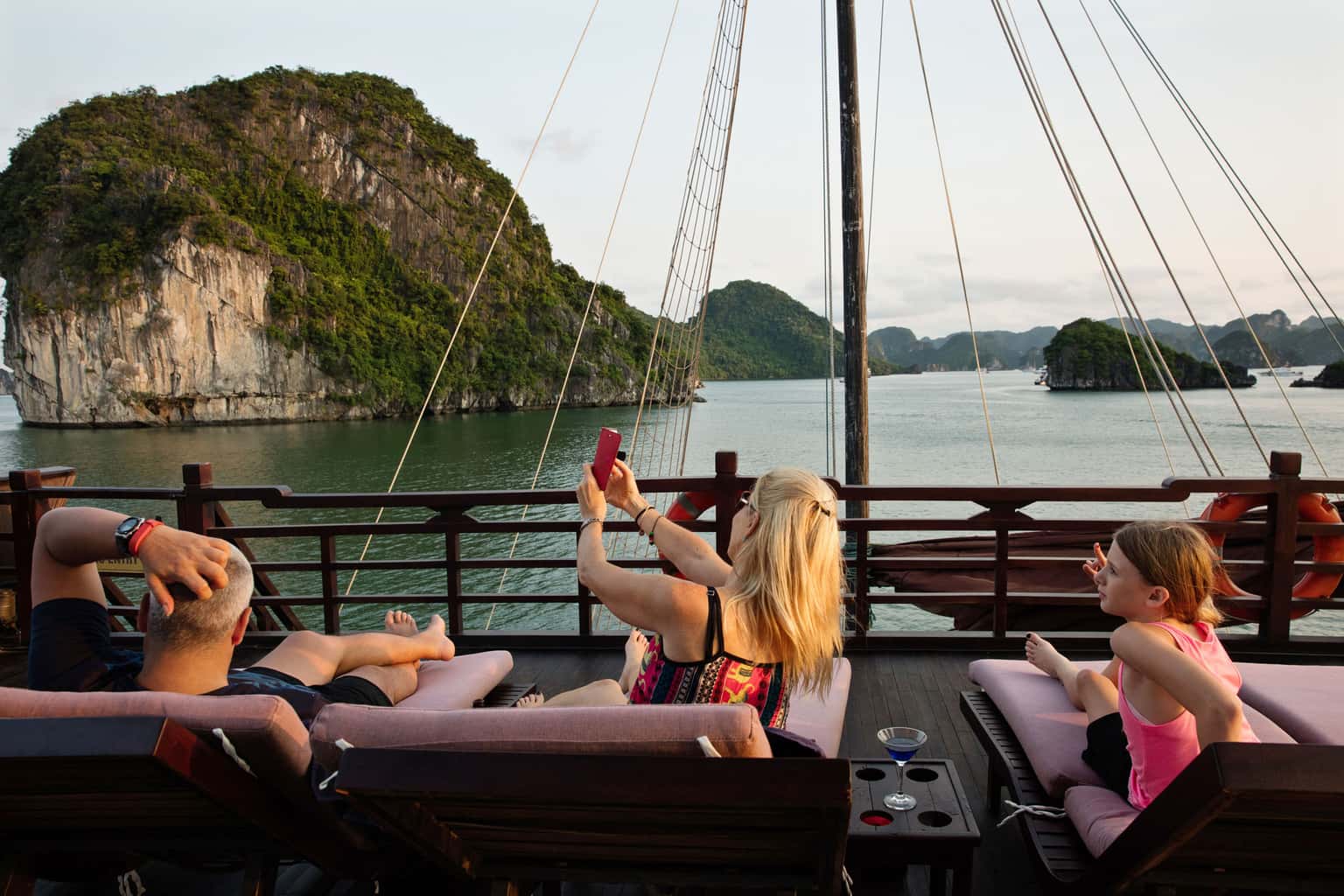 pelican glory pelican cruise ha long