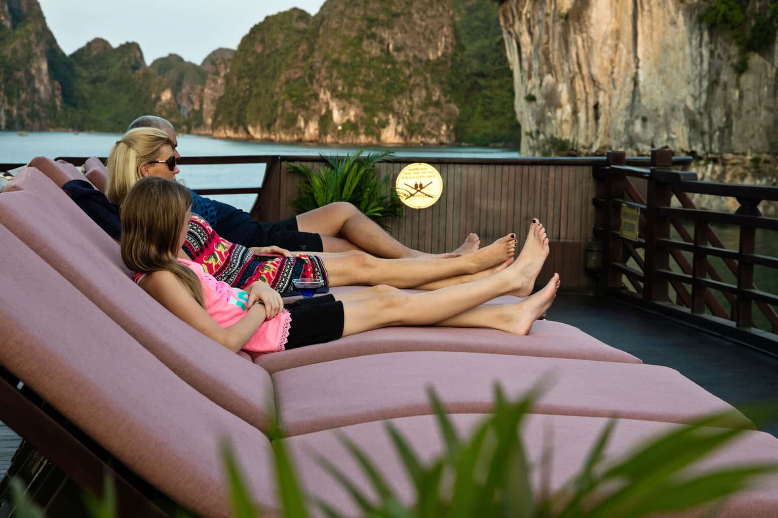 pelican glory pelican cruise ha long