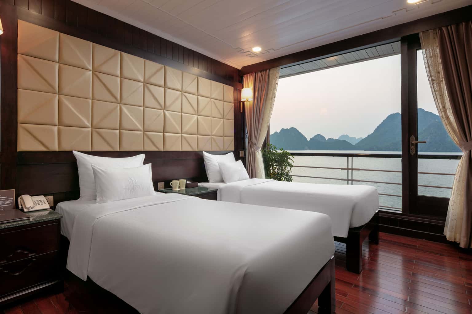 suite pelican classic pelican cruise ha long
