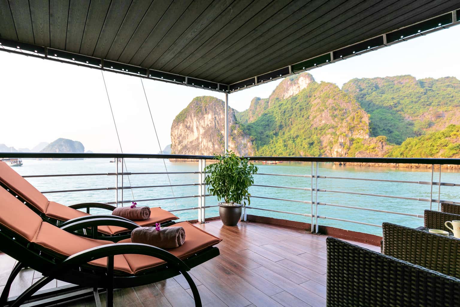 royal suite pelican classic pelican cruise ha long
